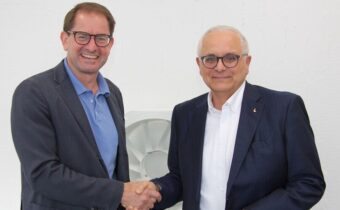 CEO Dr. Marc Wucherer (left) bidding farewell to Thomas Brommer