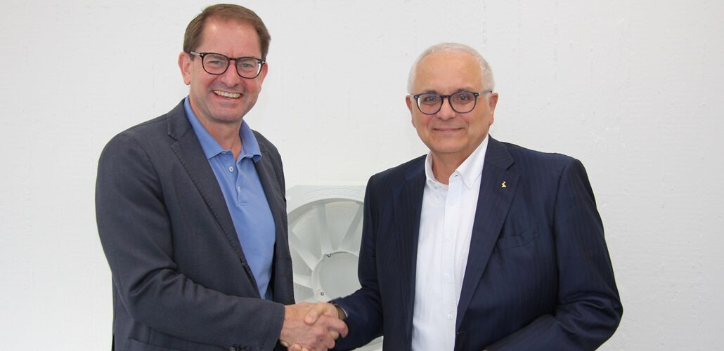 重要人物在齐赫阿贝格退休 CEO Dr. Marc Wucherer (left) bidding farewell to Thomas Brommer