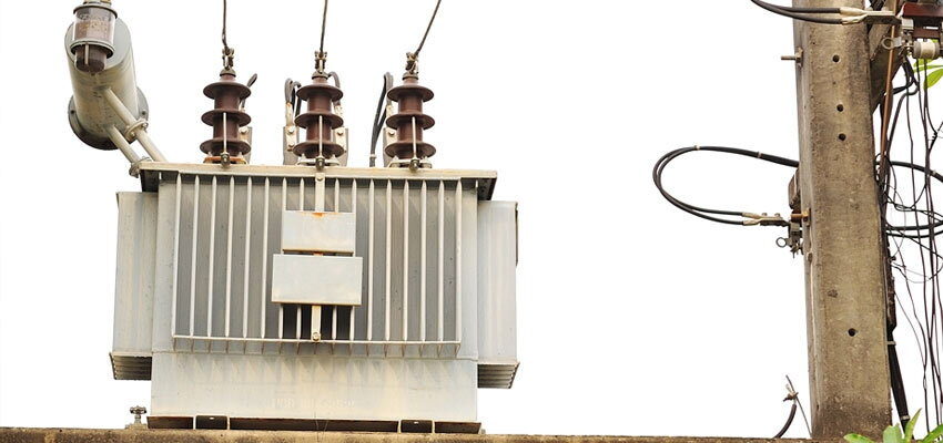Simón Rodríguez Municipality helps to place two new transformers in El Mangal 2f4e552d638dc78e77d3d5a128eaa4d7