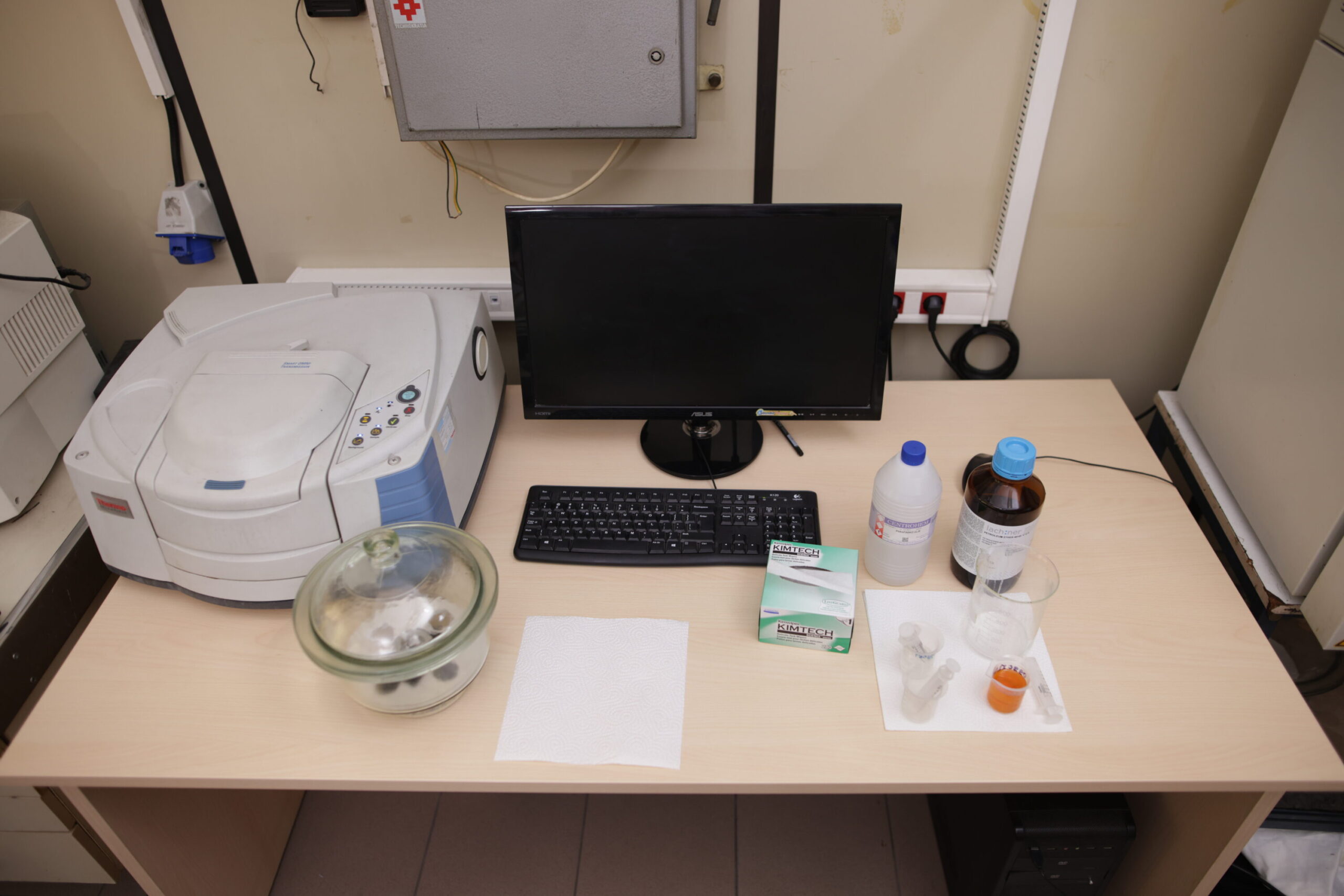 Insulating liquids test – lesson #9: Oil acidity measurements