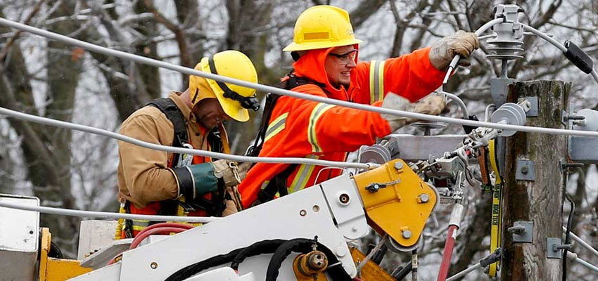 26 transformer fires leave 25,000 across Toronto without power
