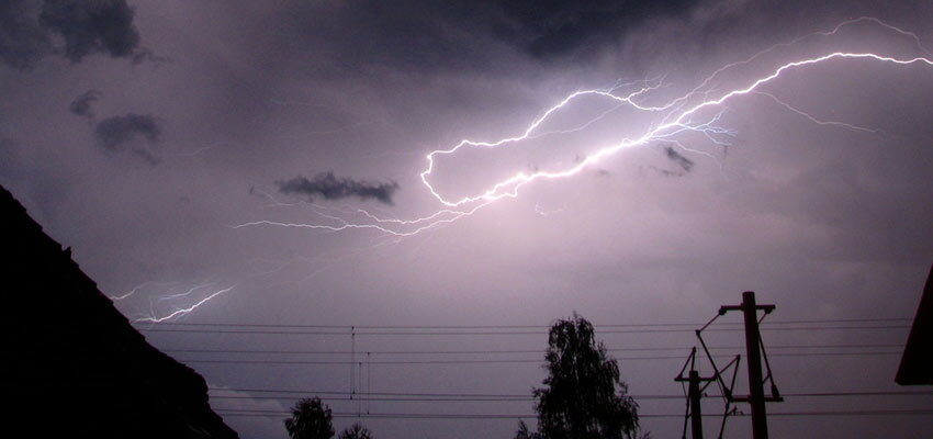 Viedma transformer station gets struck by lightning 7acce66d40ec90c2d61987b409cbf850