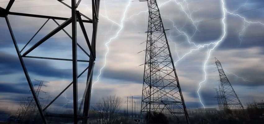 Lightning strikes power transformer and causes outage 81617031e9318e4f76b86b7f8109eaa5