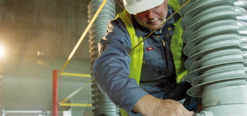 A new method for online condition monitoring of high voltage bushings