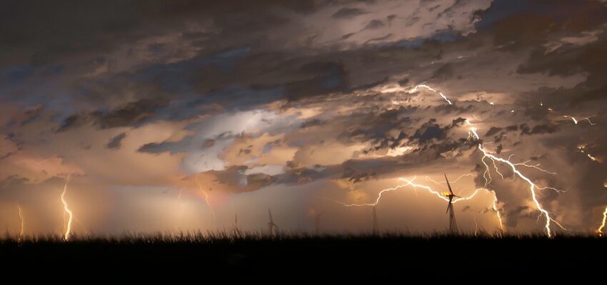 5 people electrocuted as lightning strike hit transformer in Pakistan