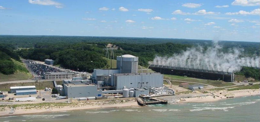 Power transformer leaks oil at Palisades Nuclear Power Plant 94f6f996ec3a866ce6d587d28bd5b809