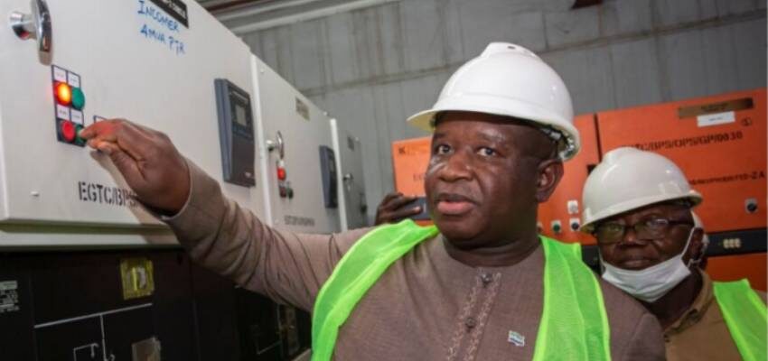 CLSG transmission line brings energy to Sierra Leone two men commissioning equipment