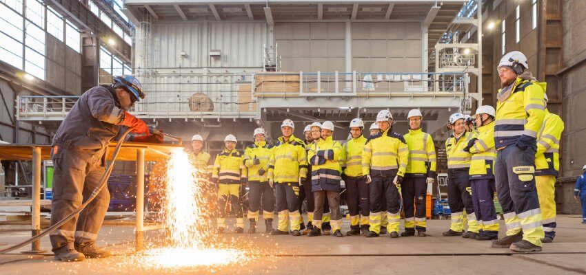 Hollandse Kunst construction commences with ‘first steel cut’ First steel cut topside voor platform Hollandse Kust (west Beta) op werf van Equans in Hoboken (België) - fotograaf Crossing Zebra