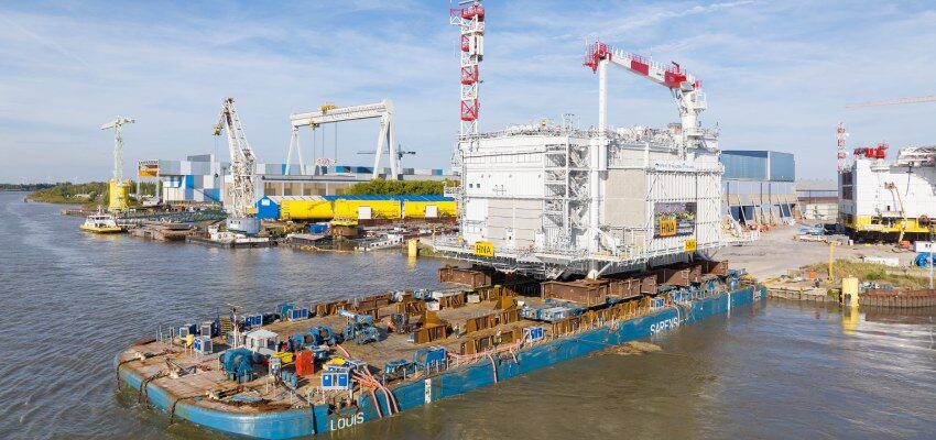 Hollandse Kust (north) successfully loaded topside Hollandse Kust (noord) van TenneT