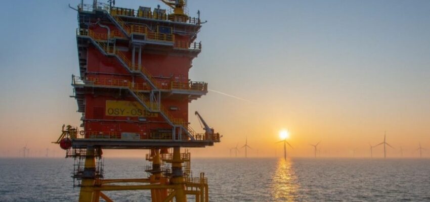 Taiwan offshore substation departs Vietnam Gennaker offshore substation construction