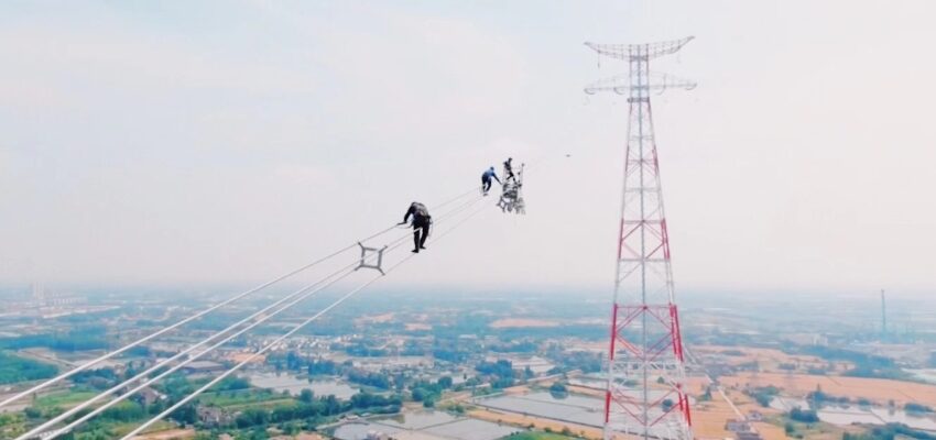 世界上最高的输电塔横跨长江 Power transmission towers China