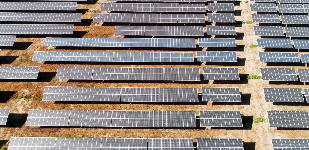 ACWA Power 的 1 GW 太阳能发电厂 ACWA Power's 1 GW solar power plant
