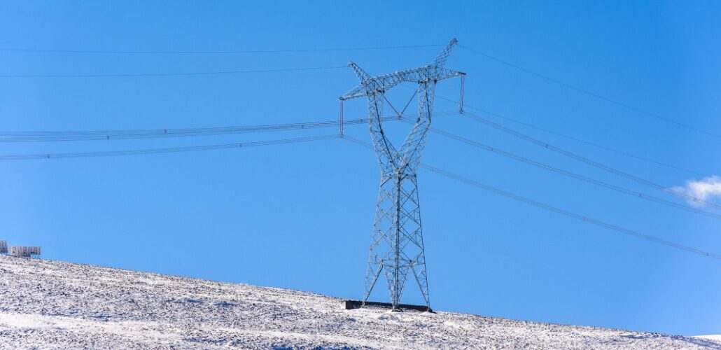 Transmission line begins operation in Xinjiang Transmission line begins operation in Xinjiang