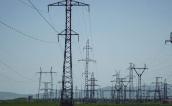 China's UHV transmission line construction