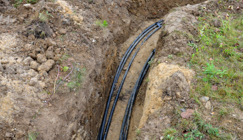 PG&E lays 350 miles of underground power lines PG&E lays 350 miles of underground power lines