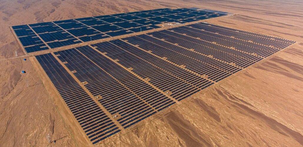 China launches world’s biggest solar power plant China launches world’s biggest solar power plant