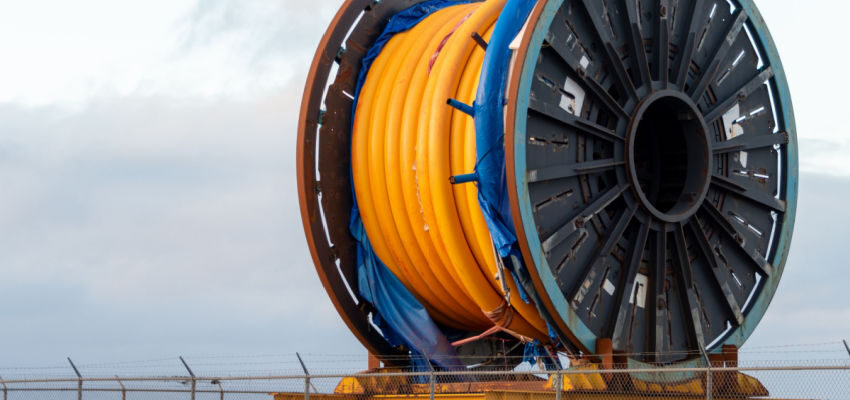 海底电缆连接英国和摩洛哥 Undersea power cables