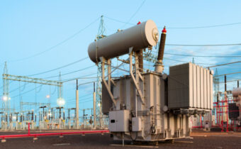 Puget Sound Energy installs high voltage transformer