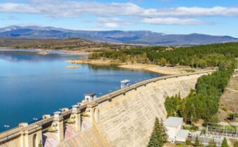 Acciona Energía sells hydro portfolio to Endesa for €1 B Acciona Energía sells hydro portfolio to Endesa for €1 B