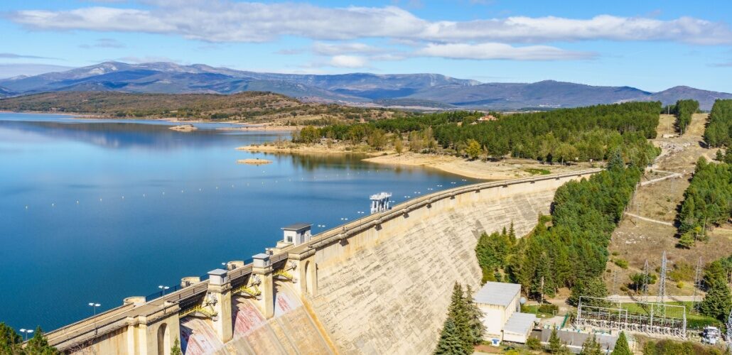 Acciona Energía sells hydro portfolio to Endesa for €1 B Acciona Energía sells hydro portfolio to Endesa for €1 B
