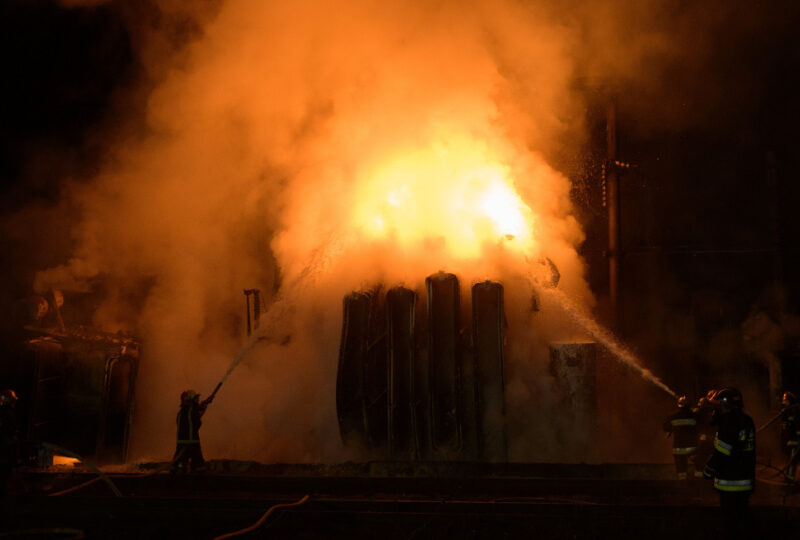 Transformer explosions cause outages in Georgia, US Transformer explosions cause outages in Georgia, US