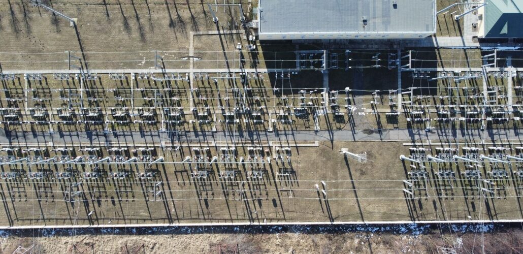 乌克兰变电站发现爆炸装置 Explosive device found at Ukraine substation