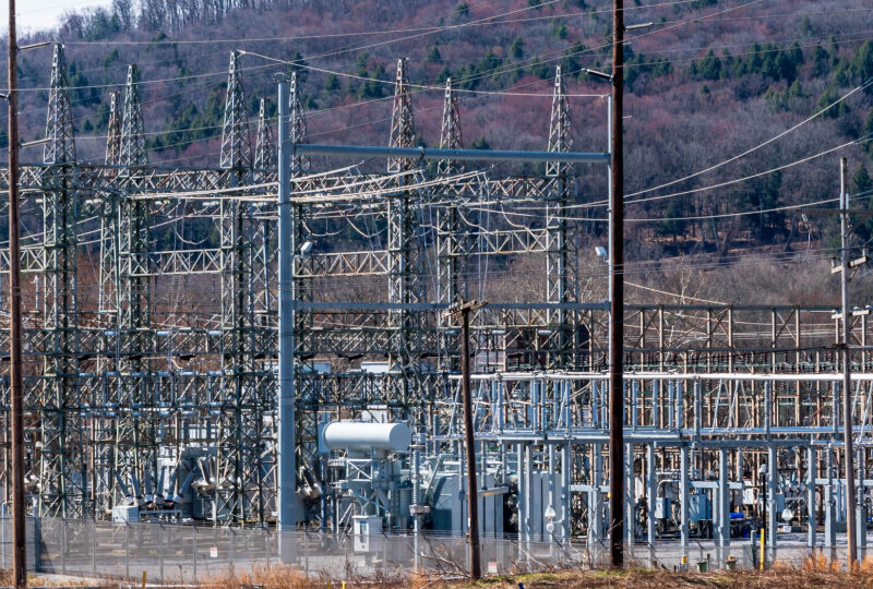 ComEd substation upgrade to add 2.45 GW of renewables in Illinois ComEd substation upgrade to add 2.45 GW of renewables in Illinois