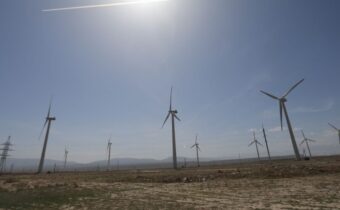 Southern Xinjiang’s first wind farm begins operation