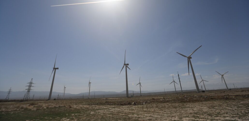 Southern Xinjiang’s first wind farm begins operation Southern Xinjiang’s first wind farm begins operation
