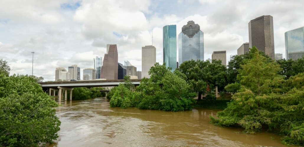 Utility restores power to hurricane-affected customers Utility restores power to hurricane-affected customers