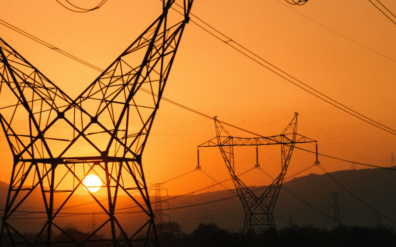 日立能源将超过 150 GW 的高压直流线路集成到电力系统中 Hitachi Energy passes 150 GW in HVDC links integrated into the power system