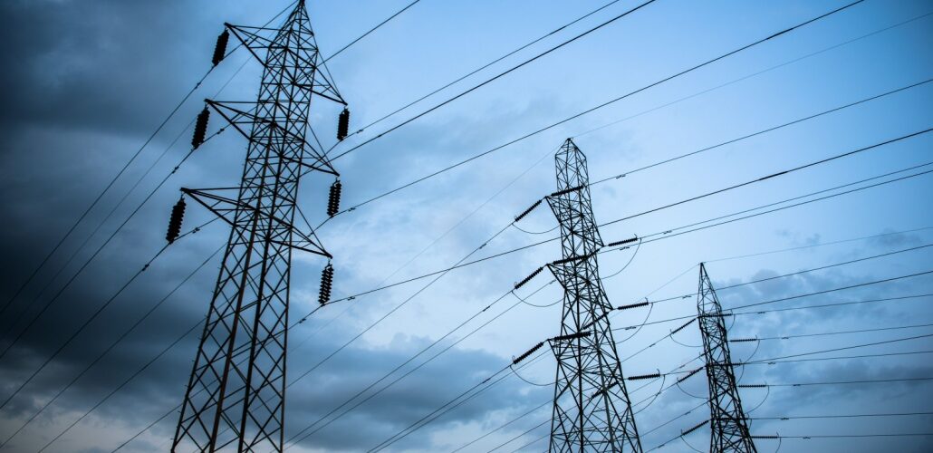 Winds wreak havoc on power lines in India Winds wreak havoc on power lines in India