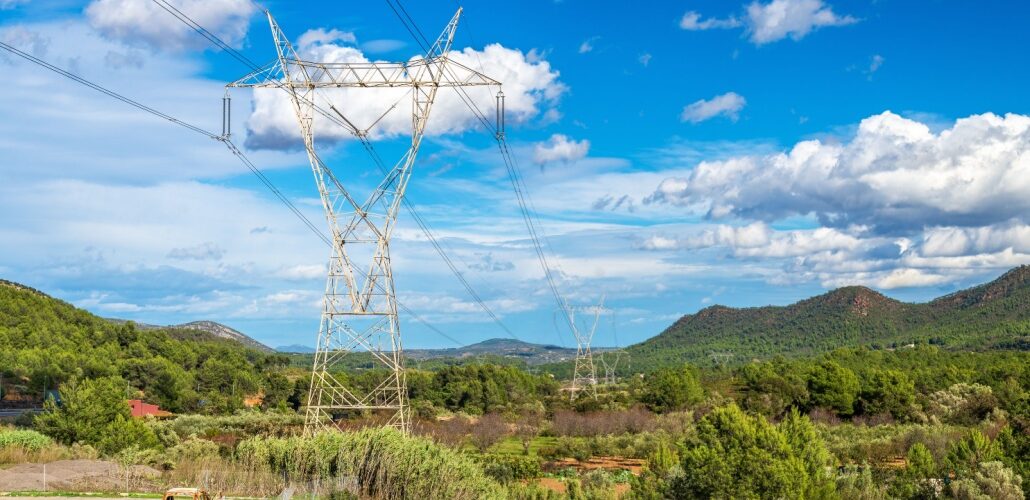 EIB and Iberdrola agree €700 M grid expansion loan EIB and Iberdrola agree €700 M loan for grid expansion