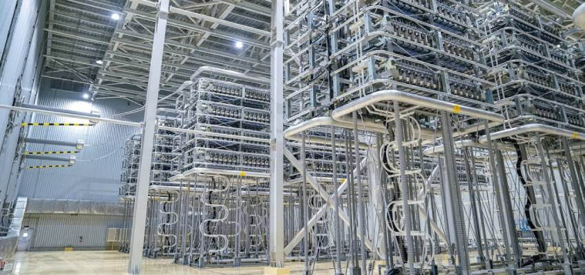 Siemens Energy and Sumitomo Electric commission first VSC HVDC link Siemens converter hall