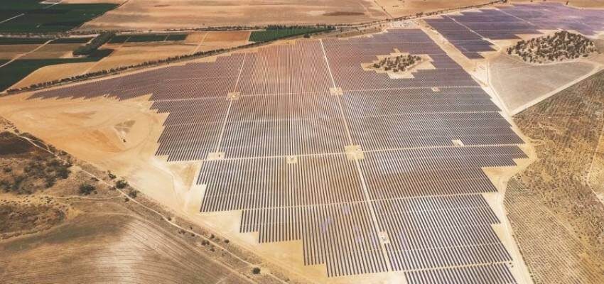 ‘Renewables superhighway’ to ease grid limits Solar farm_Victoria