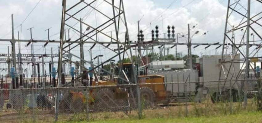 A new transformer arrives at the Santa Cruz substation