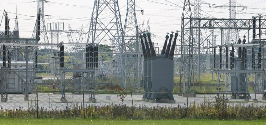 变压器短缺在风暴季节影响公用事业公司 Transformer shortage USA