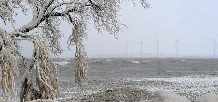 US blizzard leaves thousands without power USA winter extreme weather