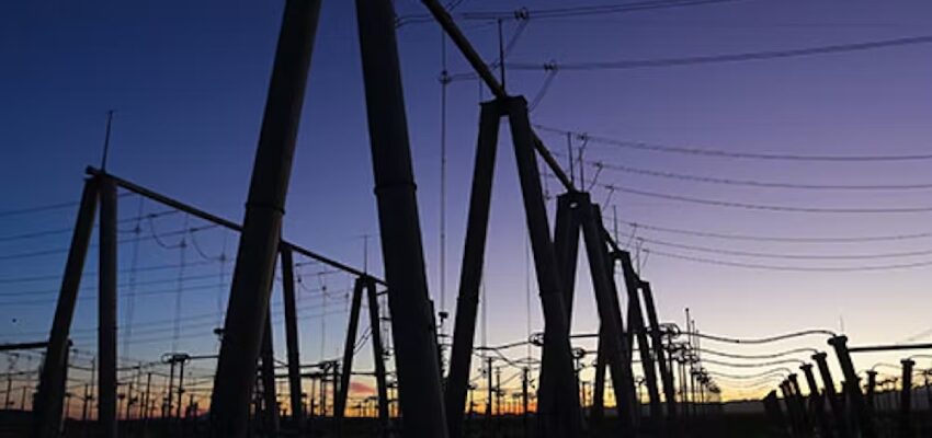 WAPA和图森电力公司将重建输电线路 WAPA and TEP rebuild transmission line
