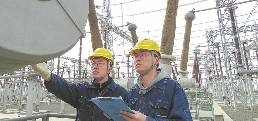 New UHV power project launched in China Xinjiang power project_Xinhua photo