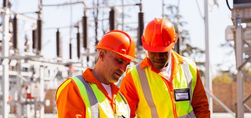 El Paso Electric repairing transformer after outages in El Paso