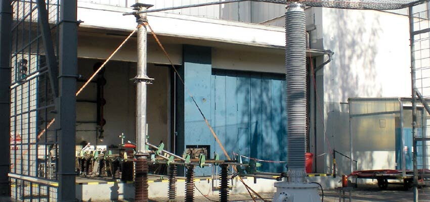 Internal arc testing of transformer bushings