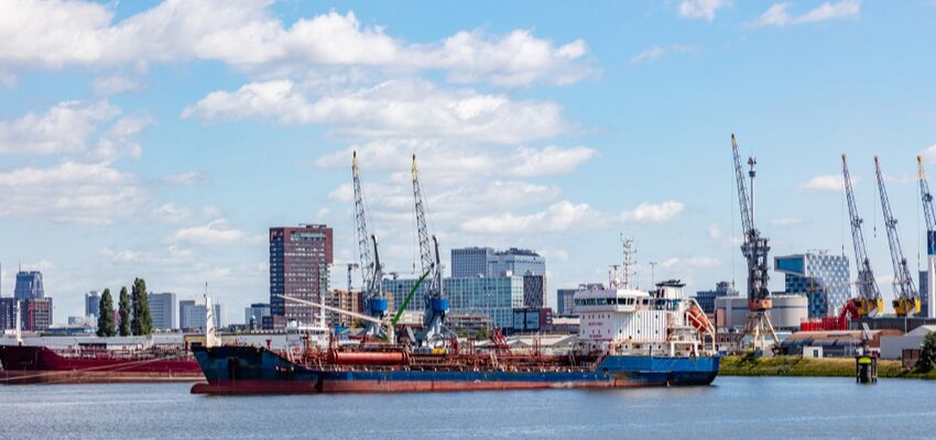 Seamade substation leaves for Rotterdam