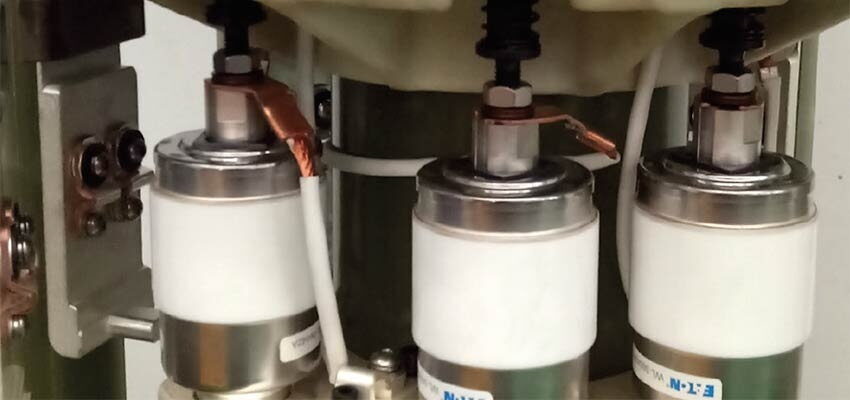 Vacuum switching with mechanical backup