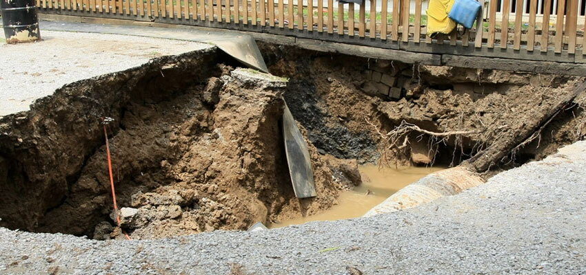 Large sinkhole swallows up power transformer in Buckland eb037833adde6dd3469d047f4c1e5ad0
