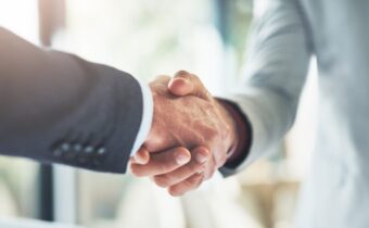 Siemens Energy acquires 40 % of Končar – Transformer Tanks handshake