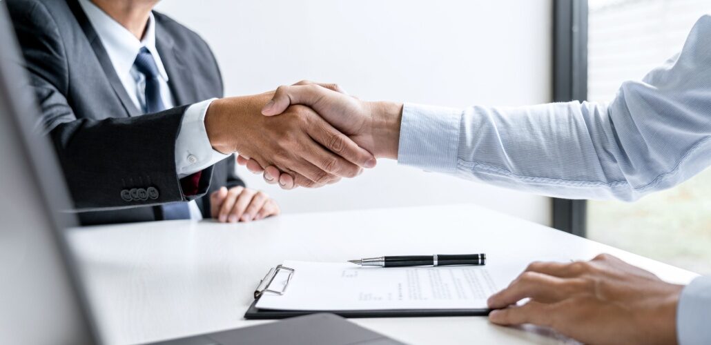 新领导层推动TAGAL合资企业 handshake_Shutterstock_1823855324