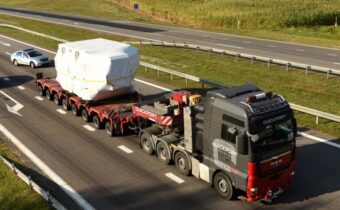 heavy cargo_Shutterstock_2044545287