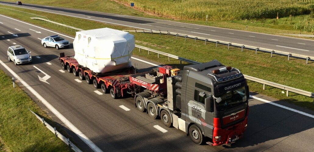 EXG运输250吨变压器超过1,929公里 heavy cargo_Shutterstock_2044545287