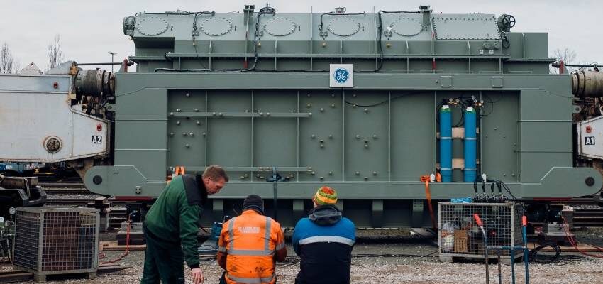 A 405 T transformer rolls through Frankfurt